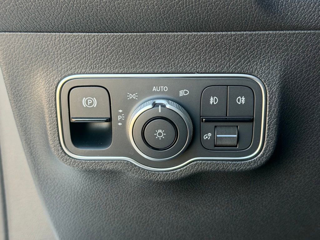 New 2026 Mercedes-Benz GLB 250 4MATIC image 22