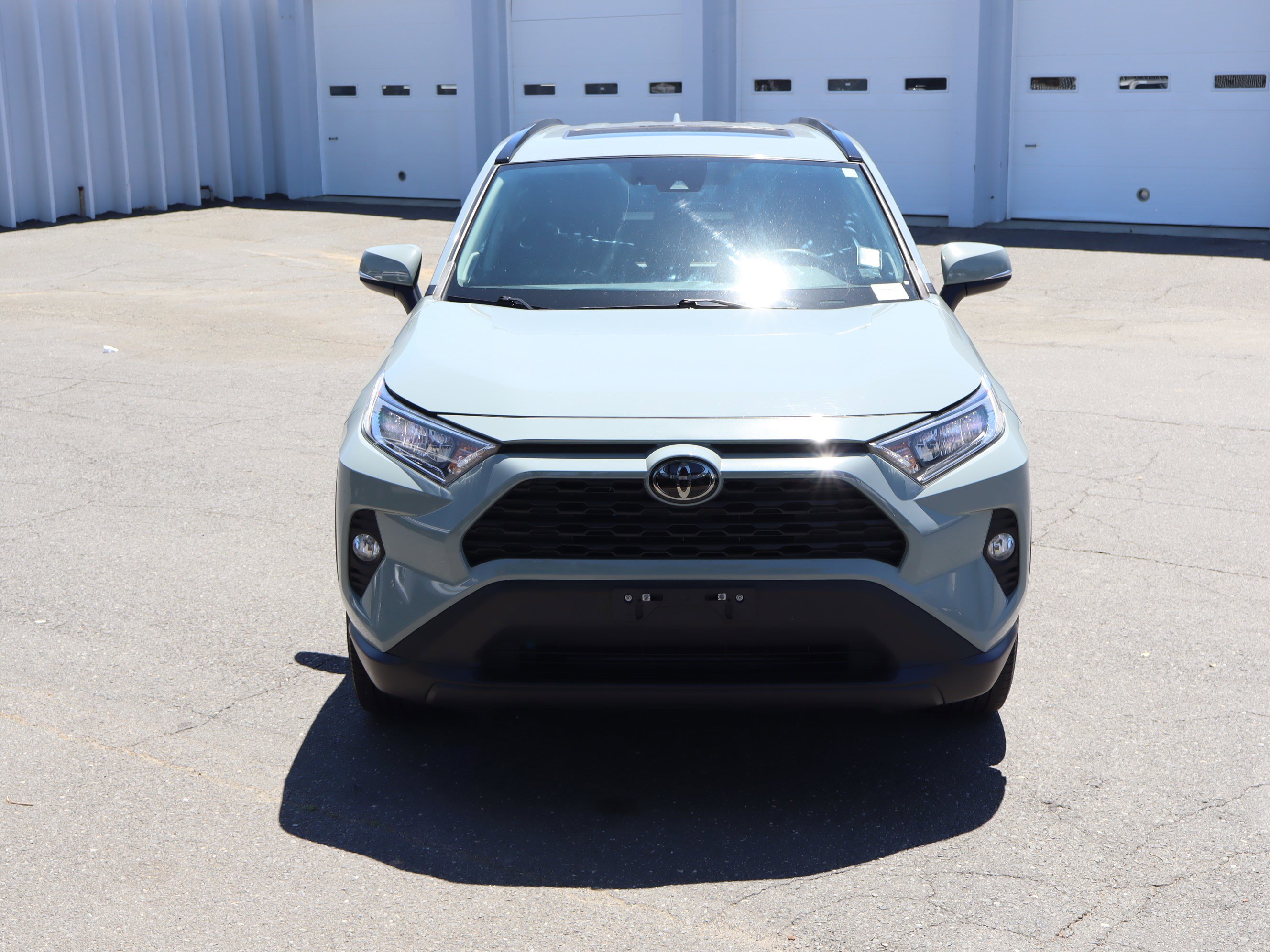 Used 2021 Toyota RAV4 XLE Premium FWD image 3