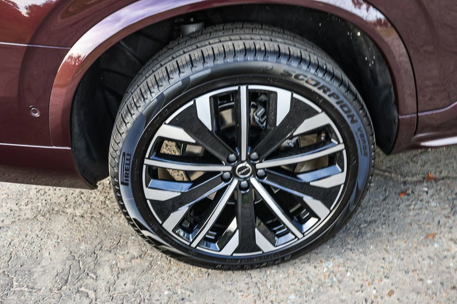 New 2026 Volvo XC90 B5 Plus w/ Protection Package image 12