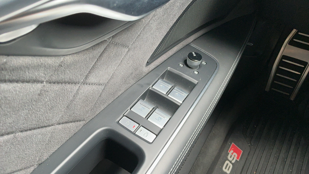 Used 2024 Audi S8 AWD/4WD image 14
