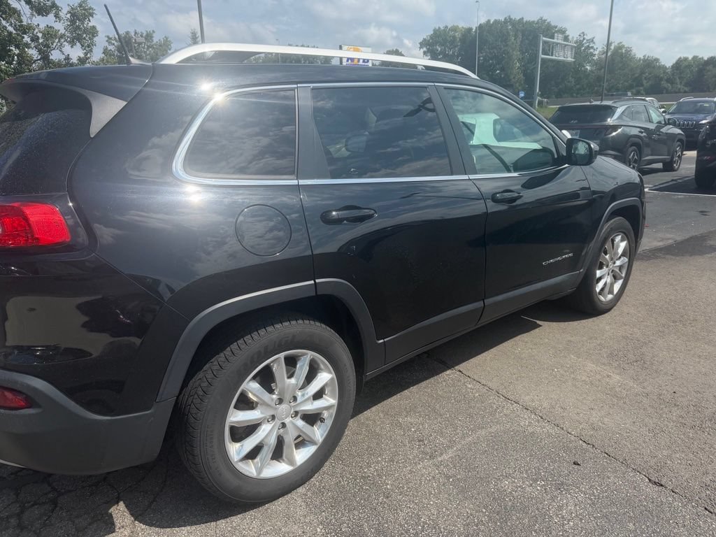 Used 2017 Jeep Cherokee Limited AWD/4WD image 4