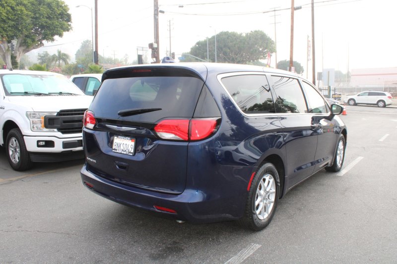Used 2020 Chrysler Voyager LX image 6