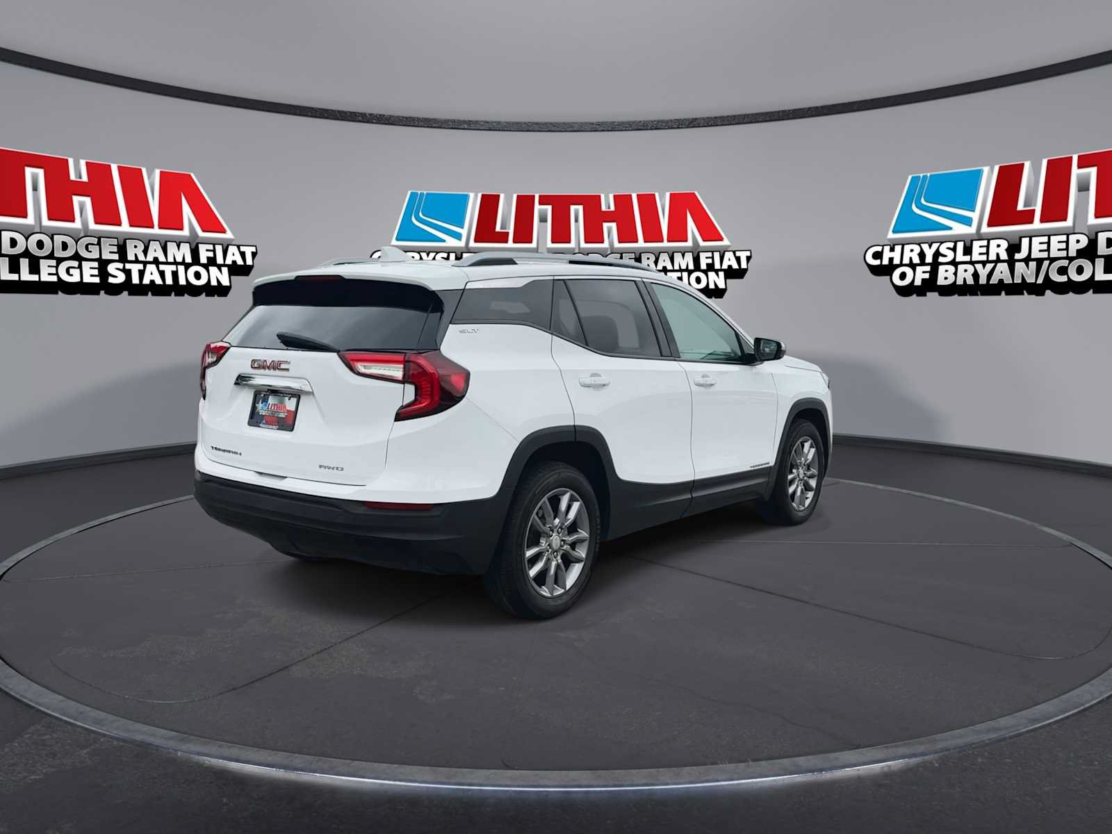 Used 2024 GMC Terrain SLT AWD/4WD image 8