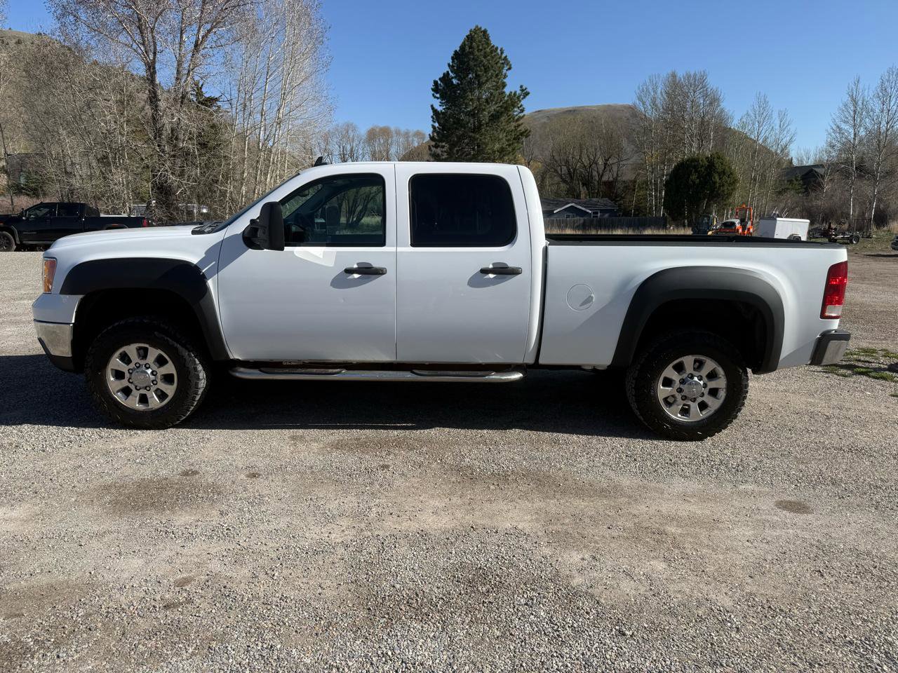 Used 2014 GMC Sierra 2500 SLE AWD/4WD image 2