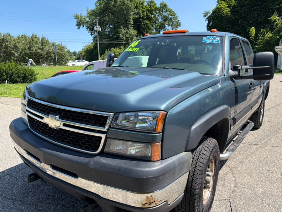 Used 2006 Chevrolet Silverado 2500 LT w/ Heavy-Duty Power Package AWD/4WD image 2