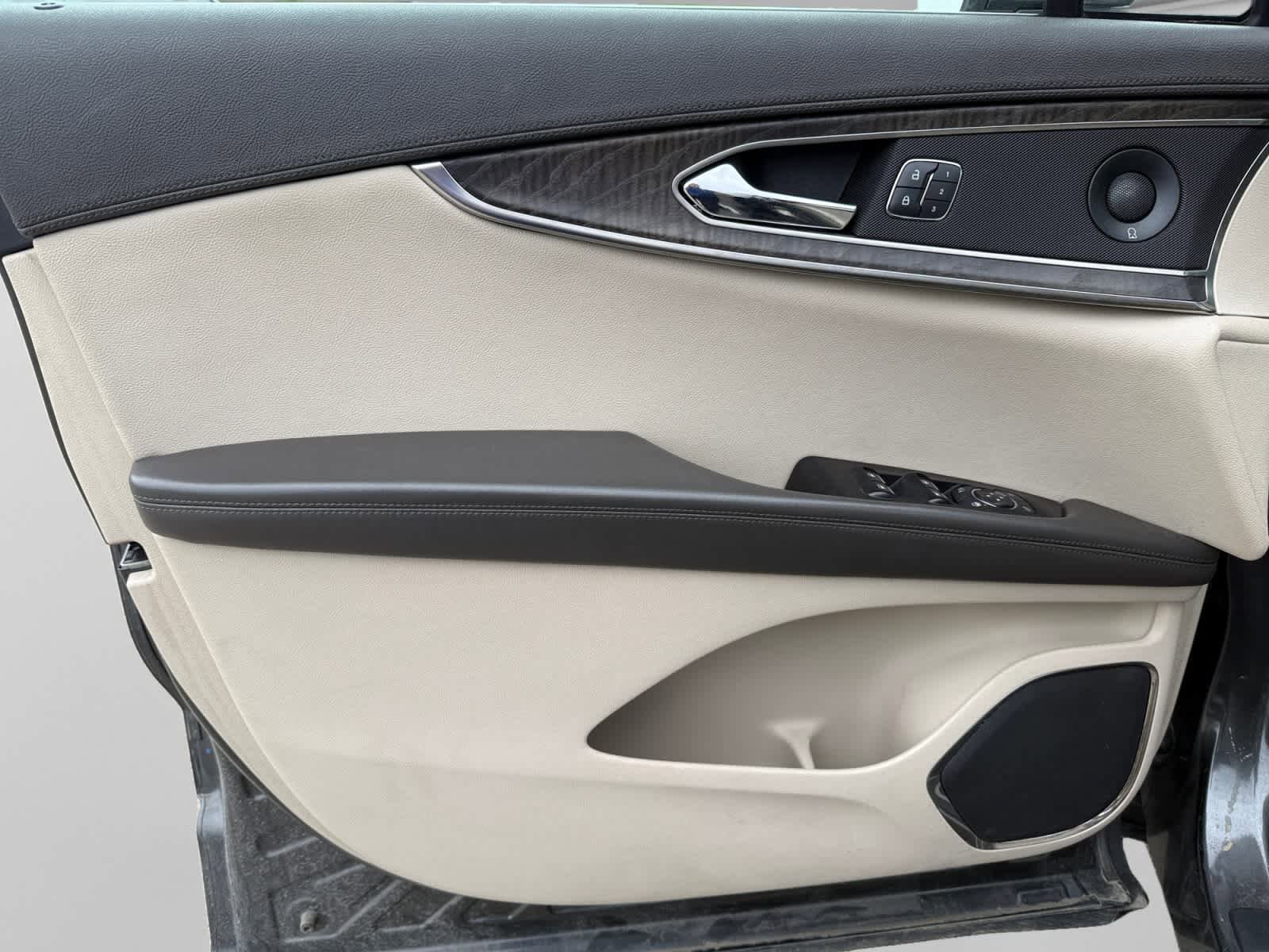 Used 2019 Lincoln Nautilus Reserve AWD/4WD image 10