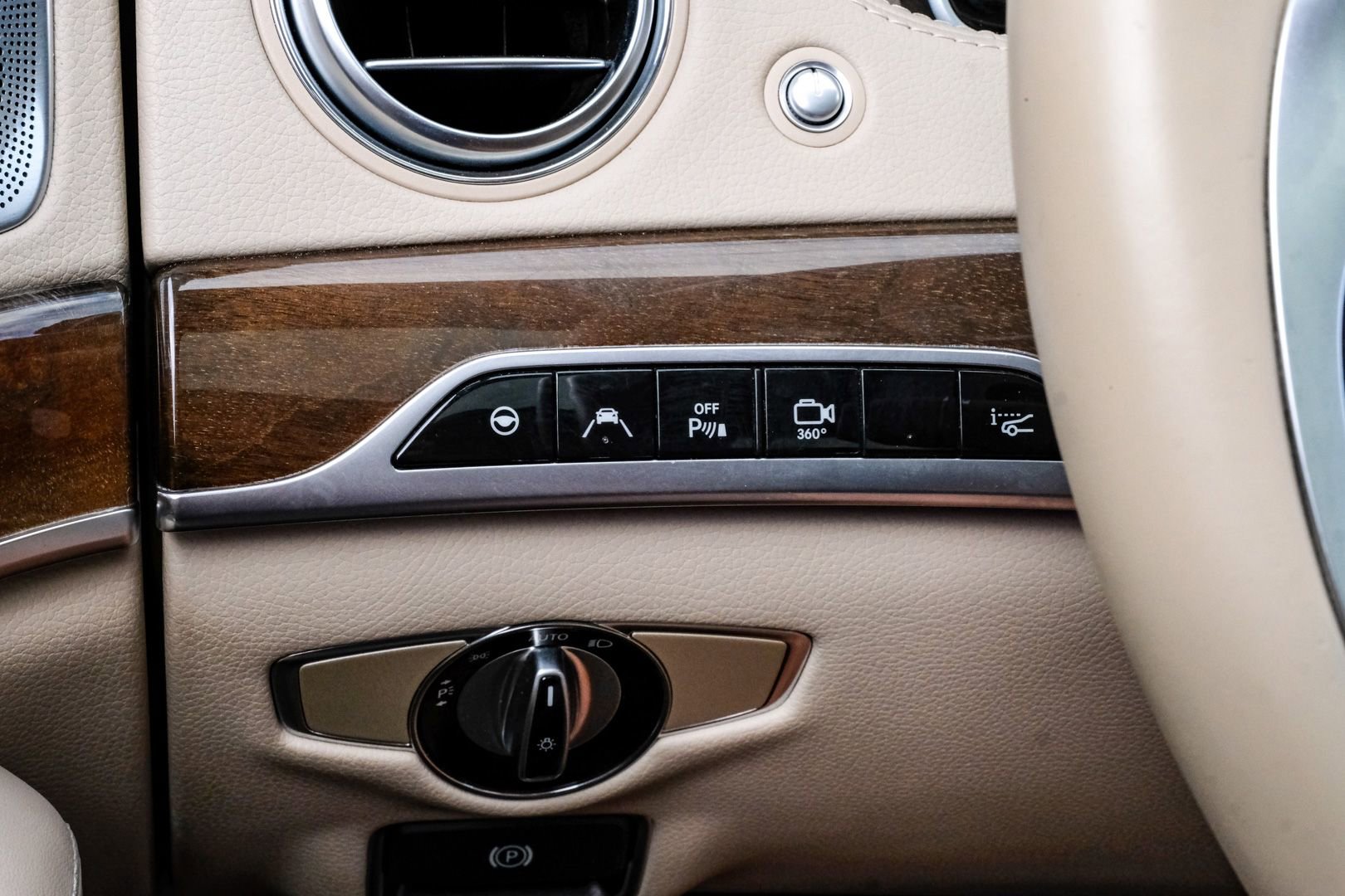 Used 2015 Mercedes-Benz S 550 Sedan w/ Sport Package image 28
