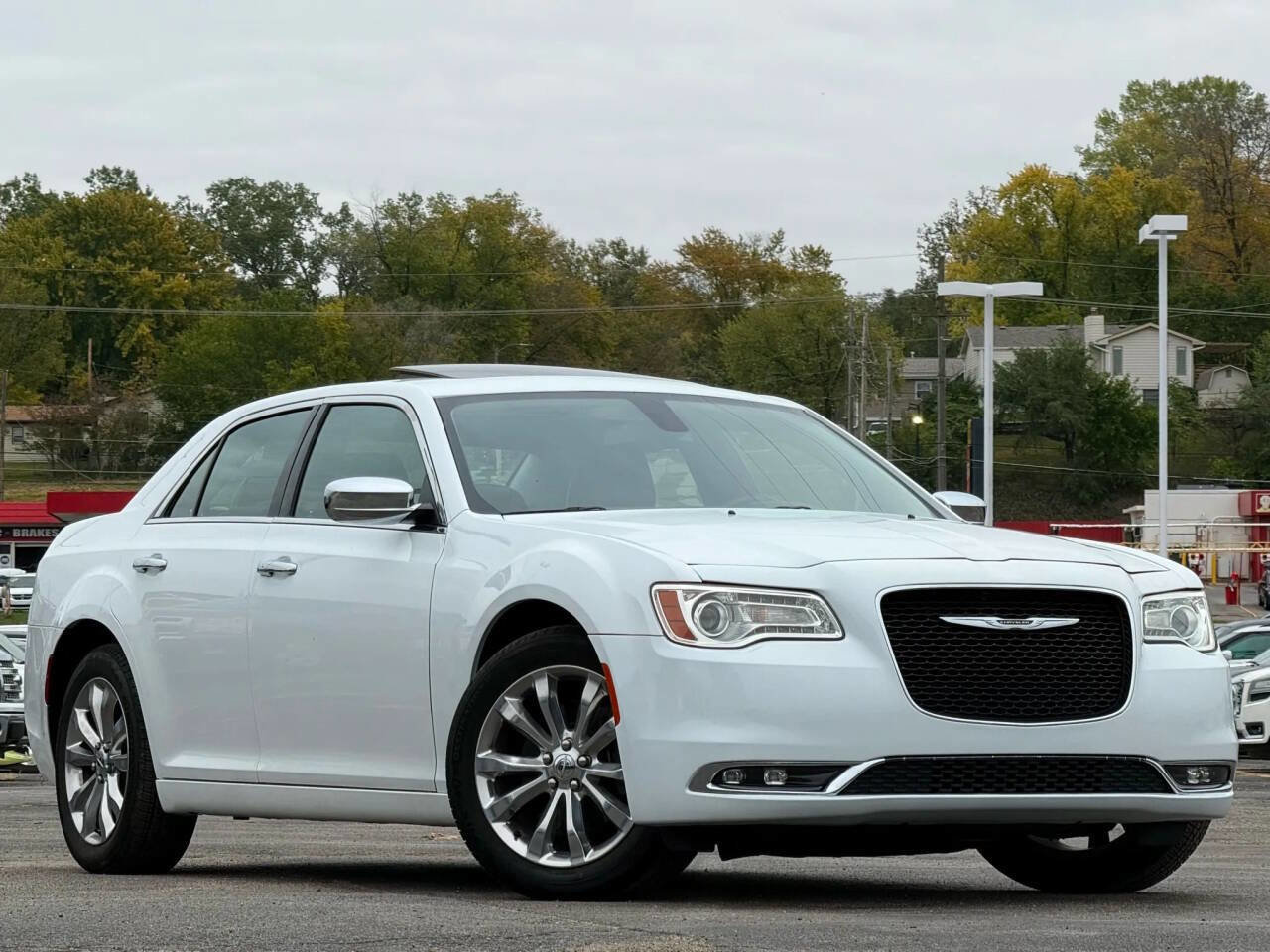 Used 2020 Chrysler 300 Limited image 1