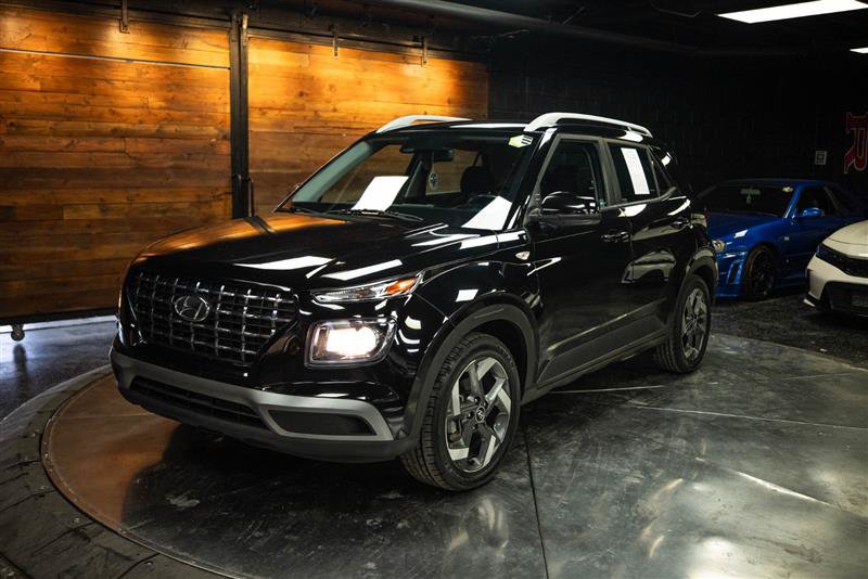 Used 2021 Hyundai Venue SEL FWD image 2