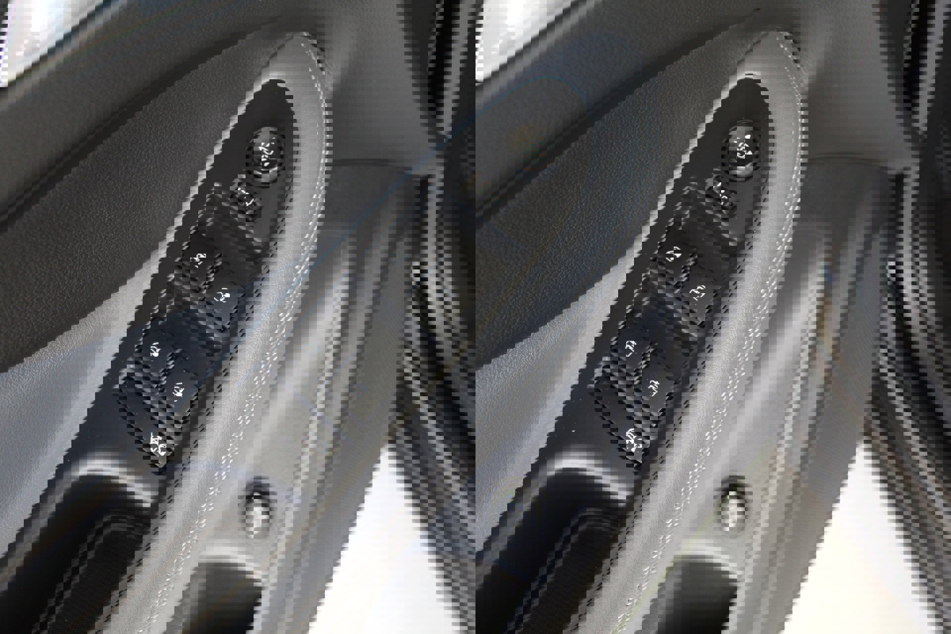 Used 2020 Buick Envision Essence image 30