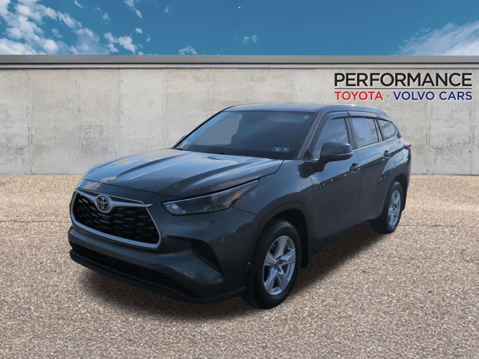 Certified 2023 Toyota Highlander L image 1