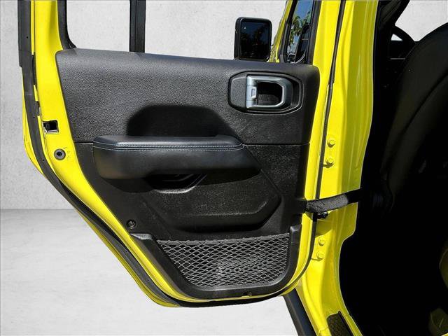 Used 2022 Jeep Wrangler Unlimited Rubicon 4xe w/ Cold Weather Group AWD/4WD image 18
