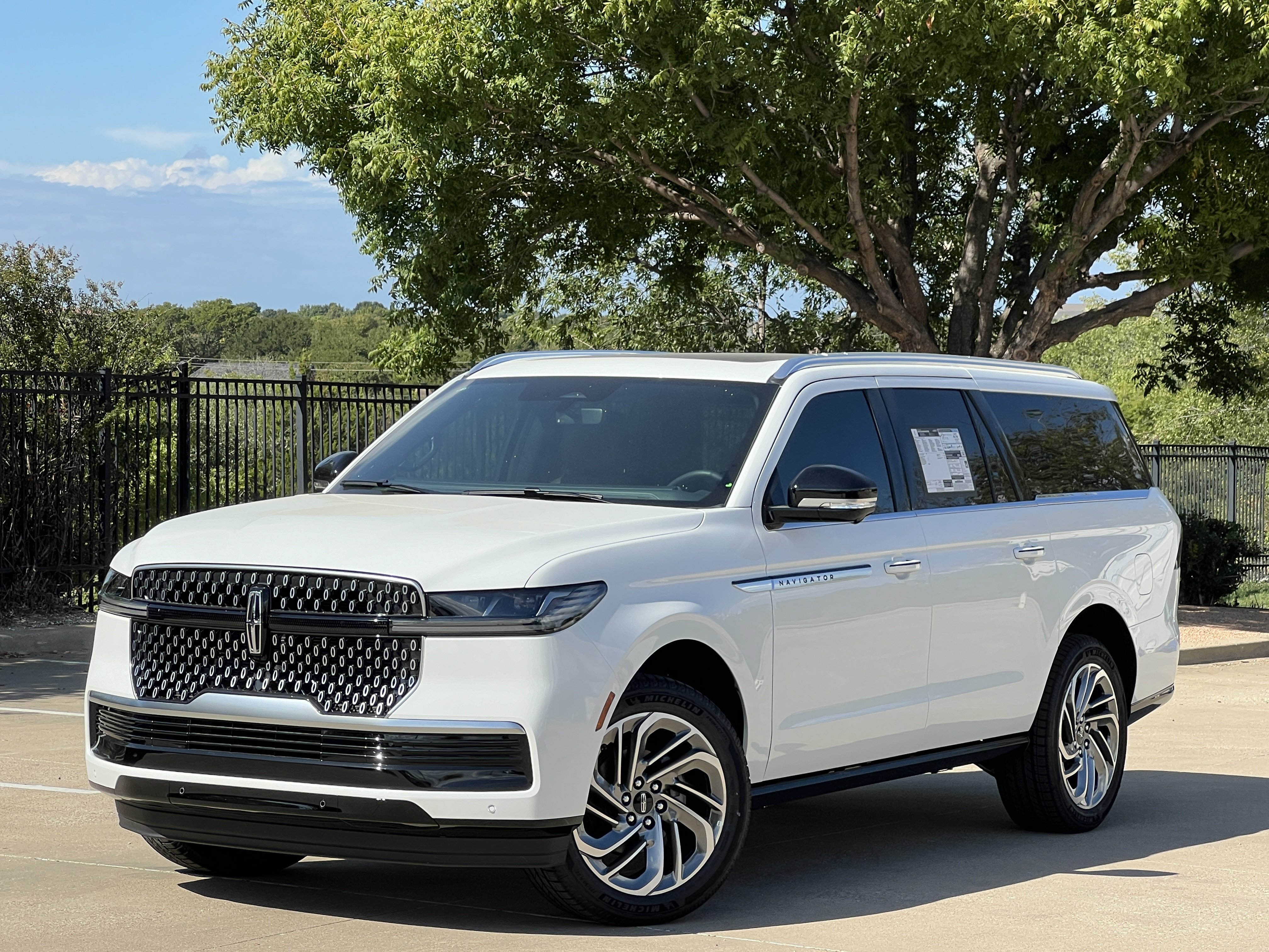 New 2027 Lincoln Navigator L Reserve AWD/4WD image 2
