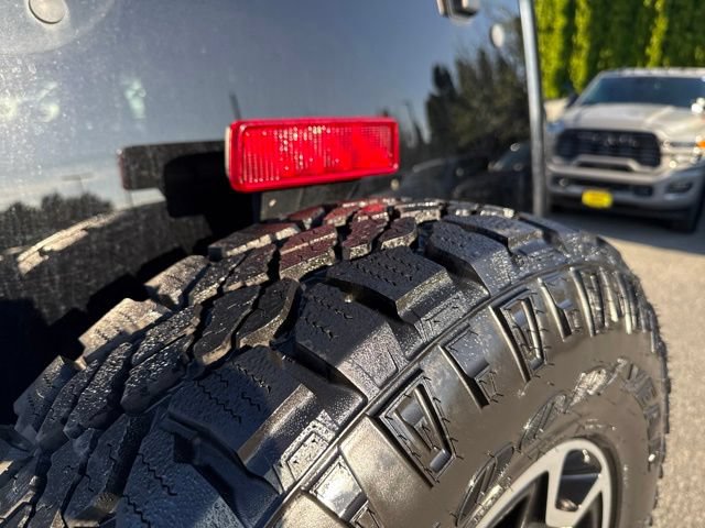 Used 2017 Jeep Wrangler Unlimited Rubicon AWD/4WD image 14