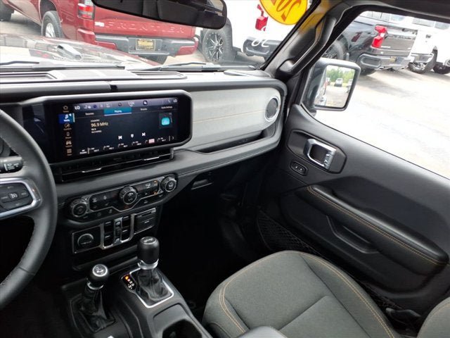 Used 2025 Jeep Wrangler Unlimited Sahara AWD/4WD image 13