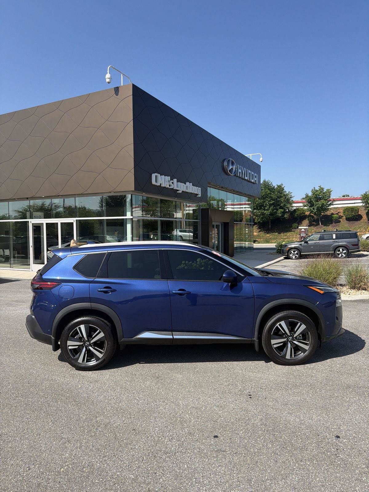 Used 2022 Nissan Rogue SL w/ SL Premium Package FWD image 9
