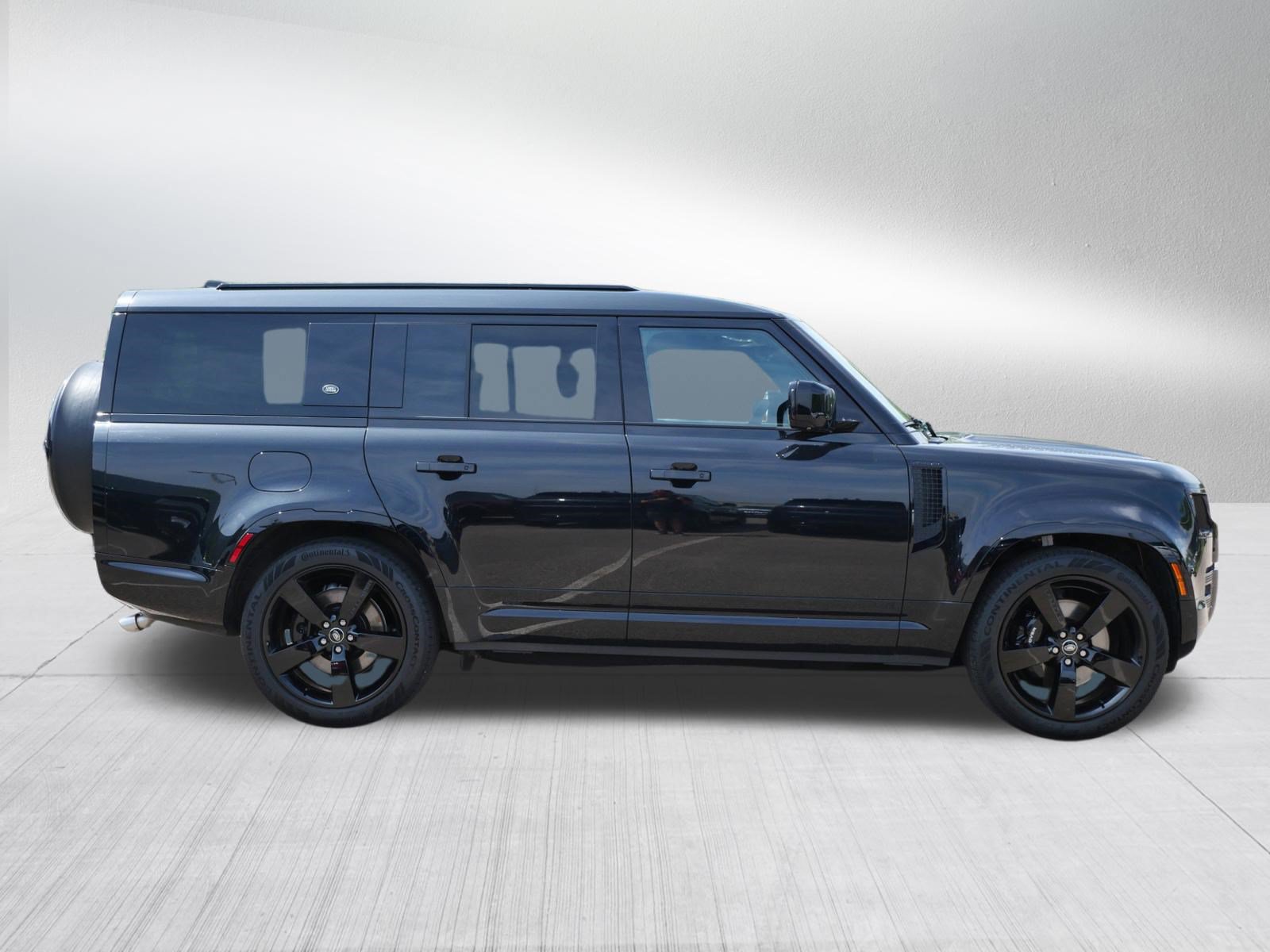 Certified 2024 Land Rover Defender 130 V8 AWD/4WD image 6