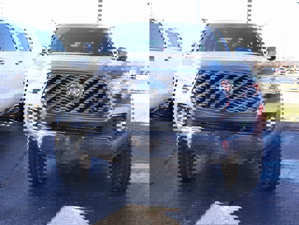 Used 2022 Toyota Tacoma 4x4 Double Cab image 2