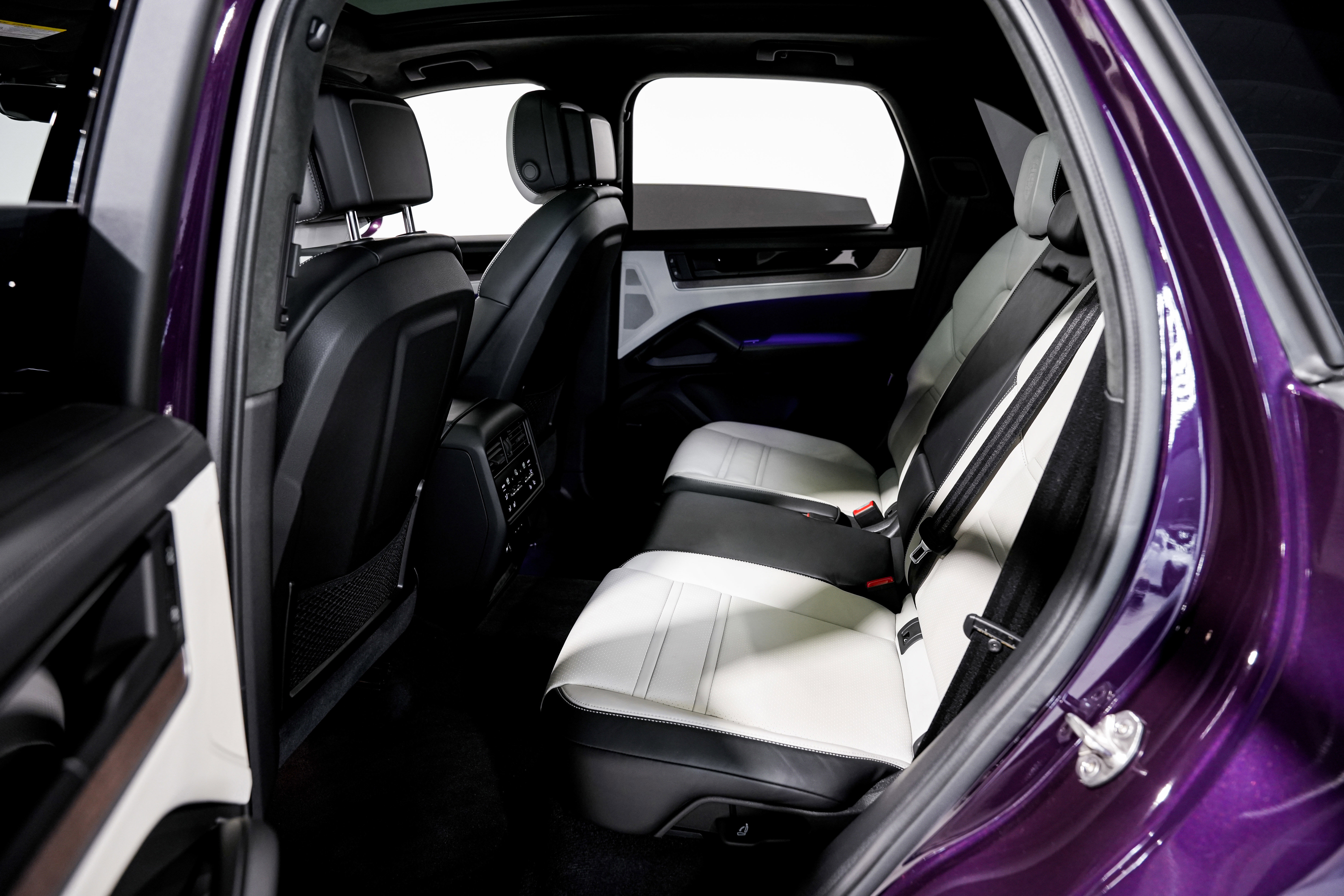 Used 2024 Porsche Cayenne S image 40