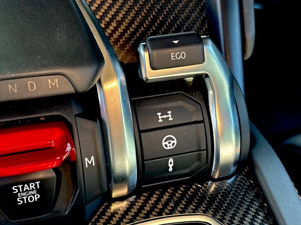 Used 2022 Lamborghini Urus AWD/4WD image 23