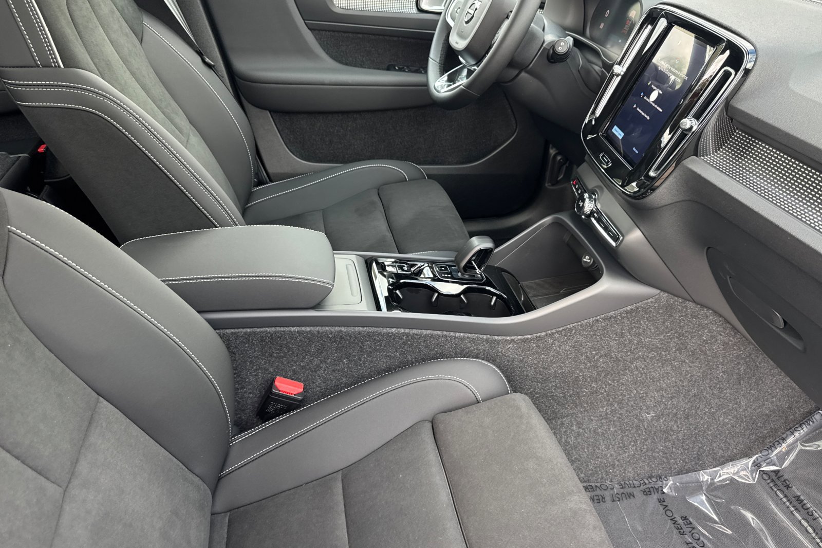 New 2025 Volvo XC40 B5 Ultra image 14