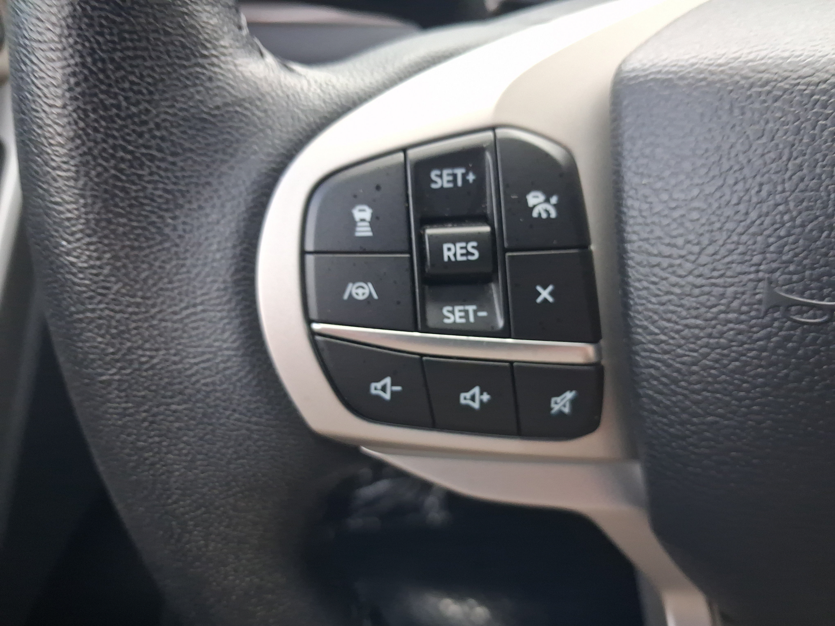 Used 2023 Ford Explorer Limited w/ Hybrid Equipment Group 310A AWD/4WD image 23