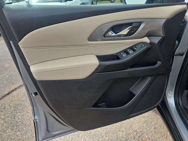 Used 2023 Chevrolet Traverse LS w/ Safety Package FWD image 11