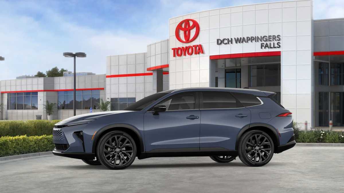 New 2026 Toyota Crown Signia AWD/4WD image 5