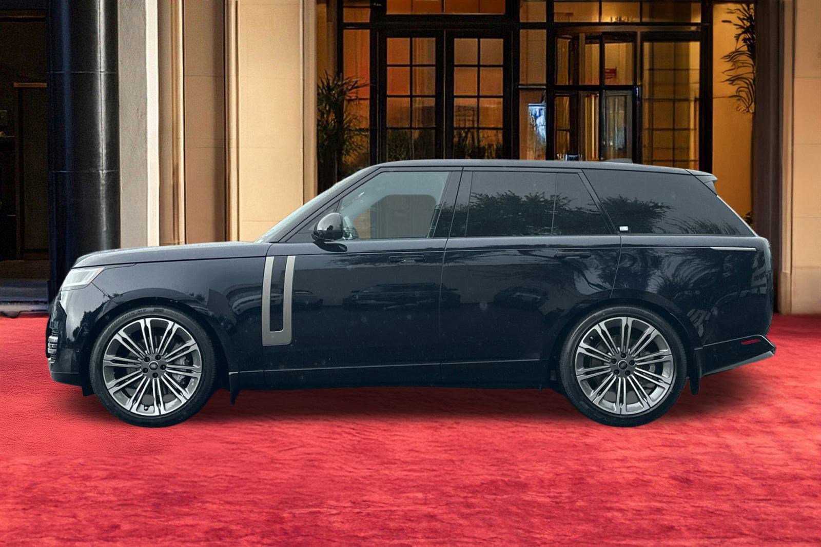 New 2025 Land Rover Range Rover SE image 3