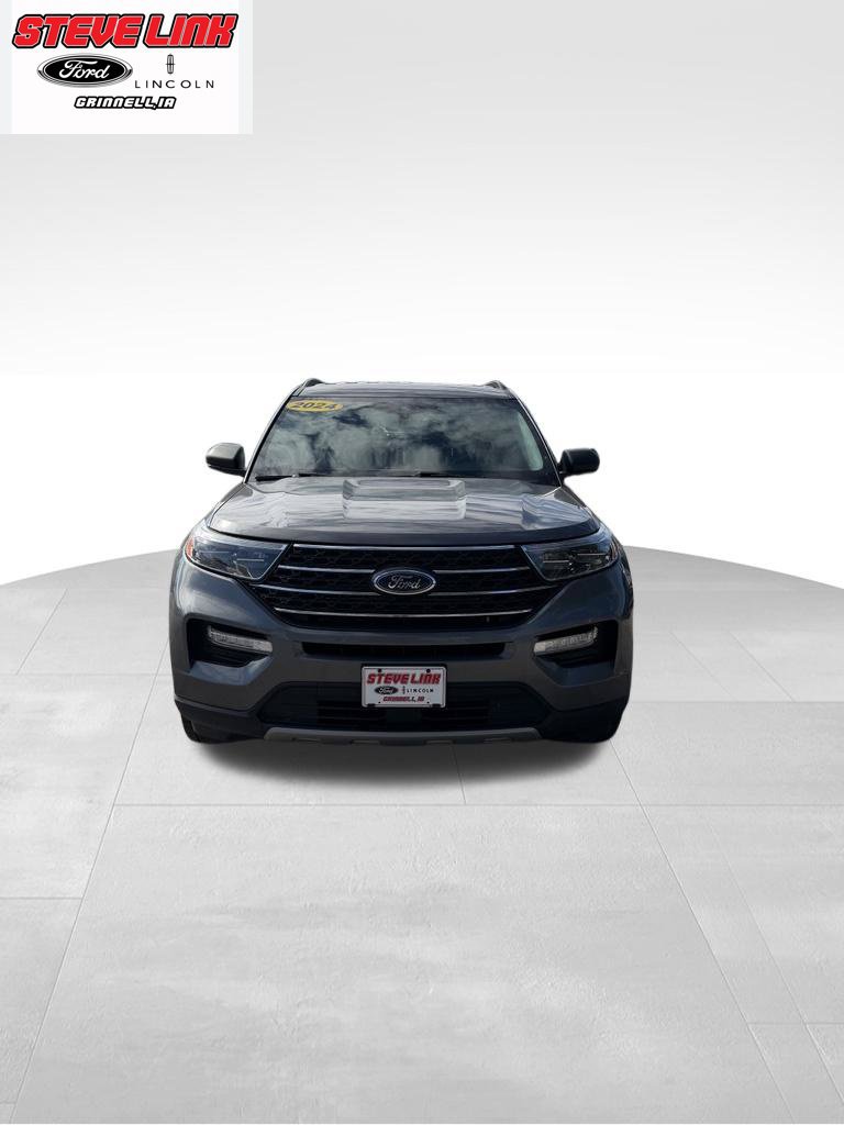 Used 2024 Ford Explorer XLT w/ Equipment Group 202A AWD/4WD image 2