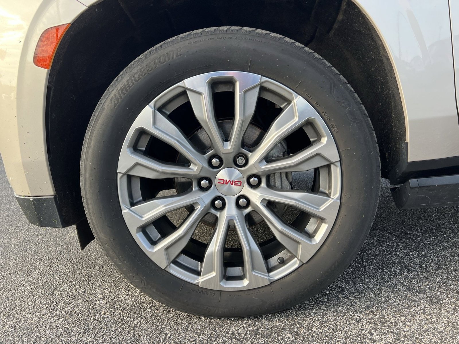 Used 2021 GMC Yukon Denali w/ Denali Premium Package image 20