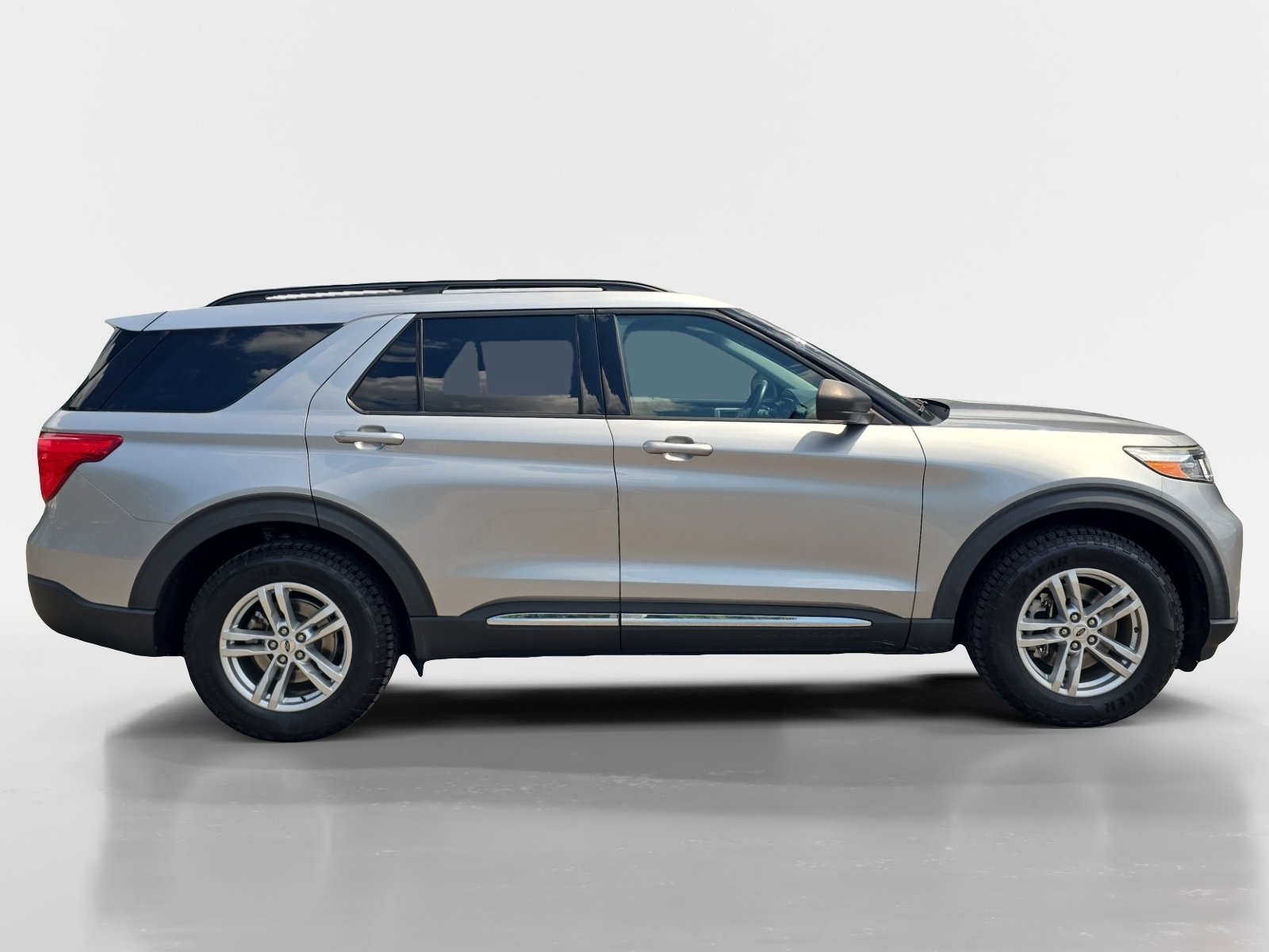 Used 2020 Ford Explorer XLT w/ Equipment Group 202A AWD/4WD image 7