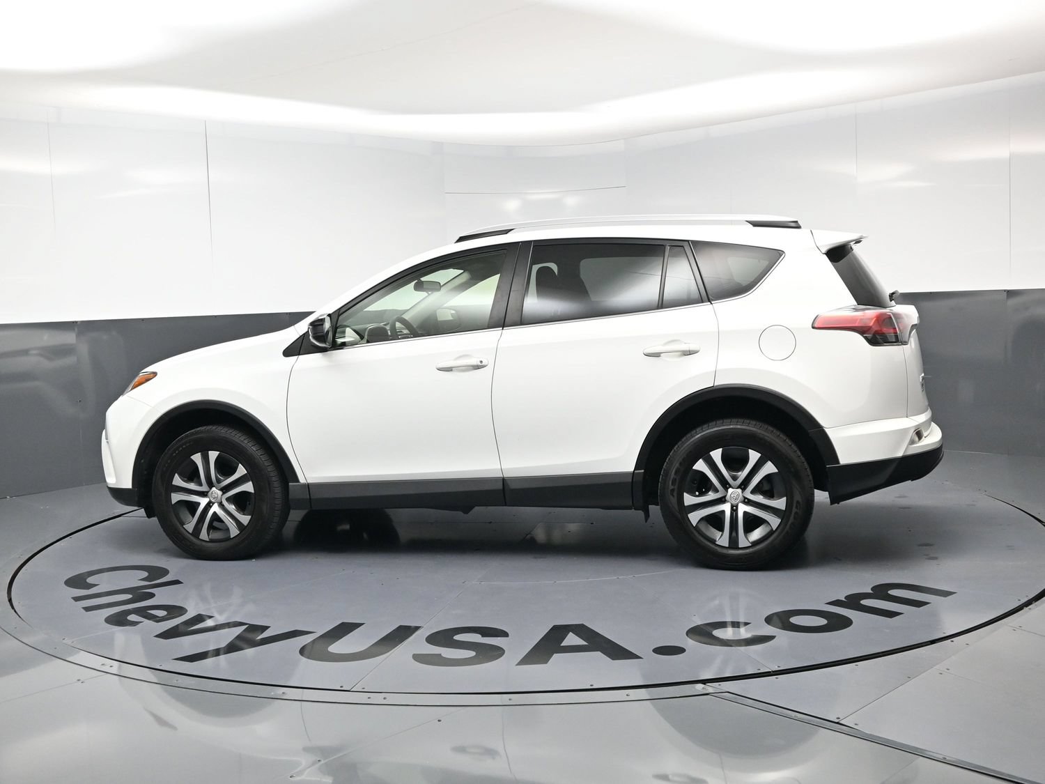 Used 2016 Toyota RAV4 LE AWD/4WD image 6