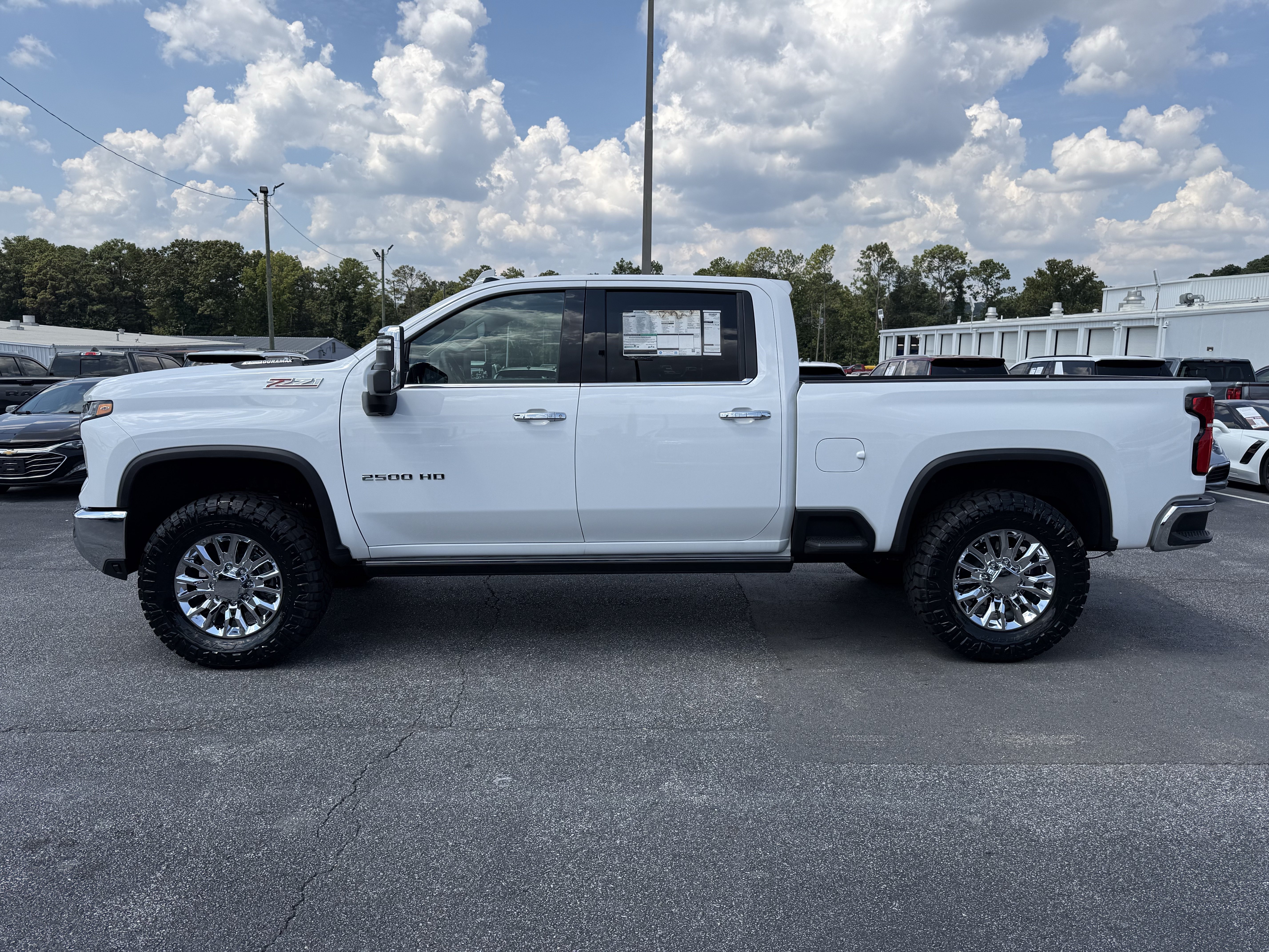 New 2026 Chevrolet Silverado 2500 LTZ w/ LTZ Premium Package AWD/4WD image 7