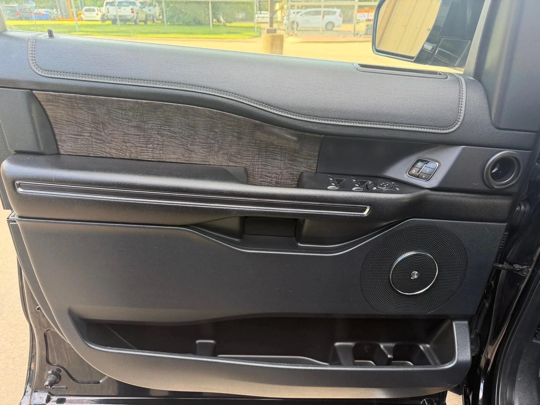 Used 2019 Ford Expedition Max Limited RWD image 10
