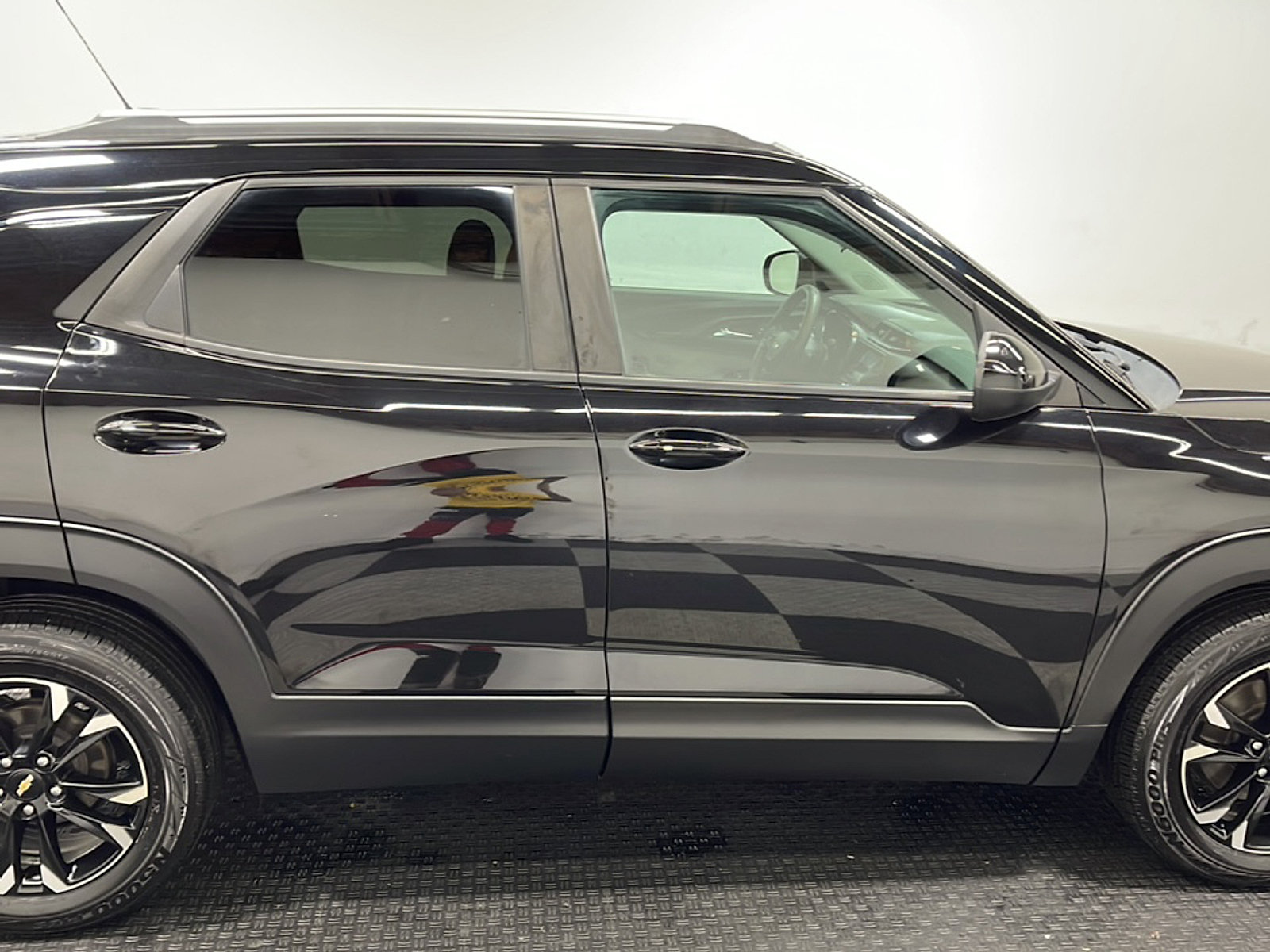 Used 2023 Chevrolet TrailBlazer LT FWD image 21