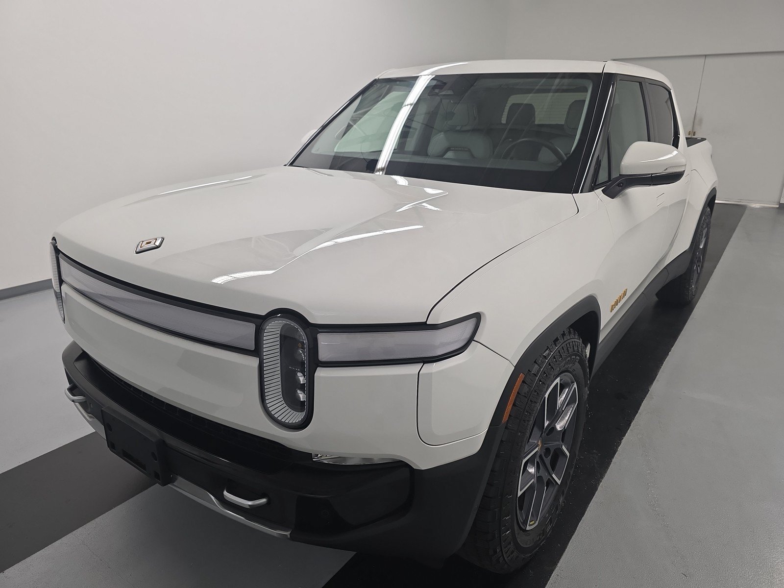 Used 2023 Rivian R1T Adventure AWD/4WD image 1
