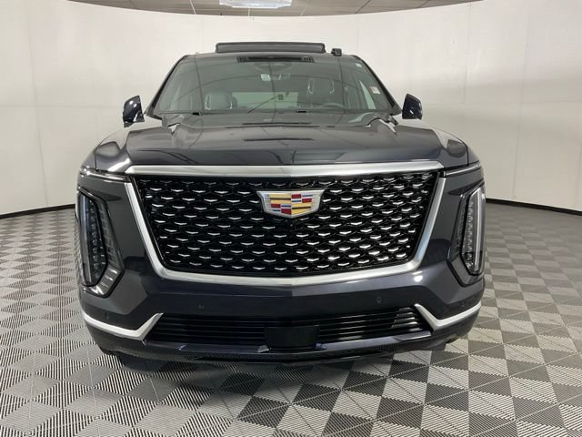 Used 2025 Cadillac Escalade Premium Luxury AWD/4WD image 2