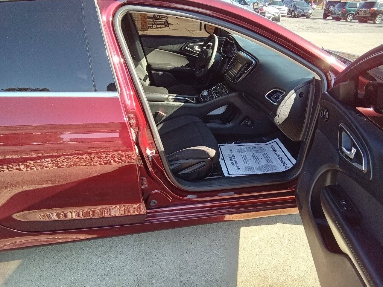Used 2015 Chrysler 200 Limited FWD image 3