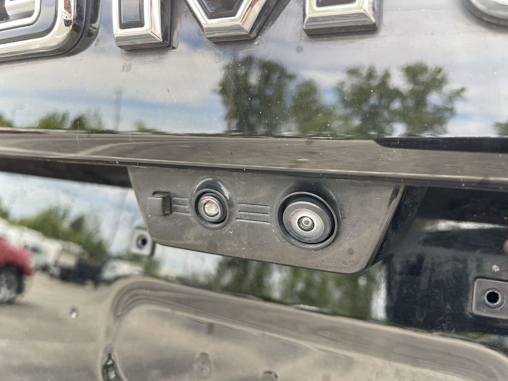 Used 2025 GMC Yukon AT4 w/ AT4 Premium Plus Package AWD/4WD image 10