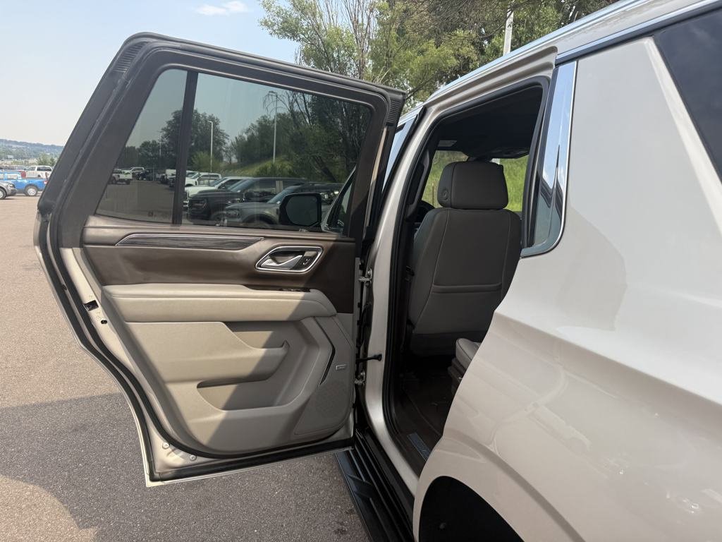 Used 2022 GMC Yukon SLT w/ SLT Luxury Package image 18