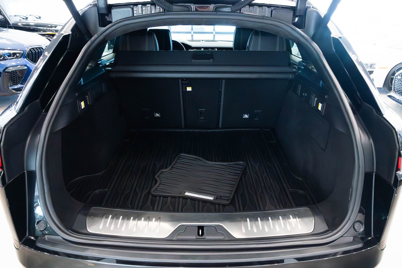 Used 2020 Land Rover Range Rover Velar SV Autobiography Dynamic image 9