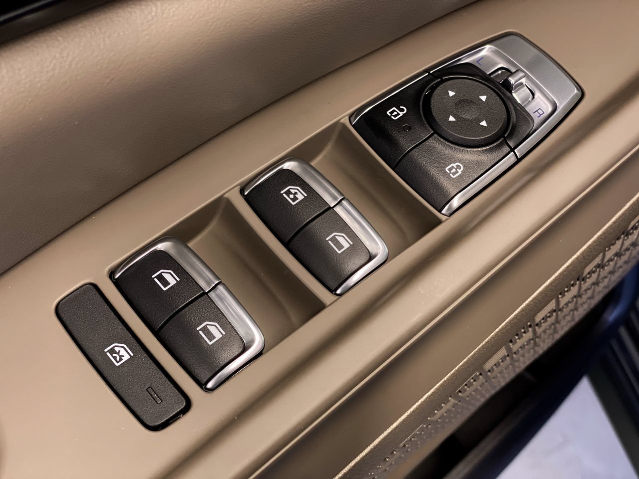 New 2027 Kia Carnival FWD image 18