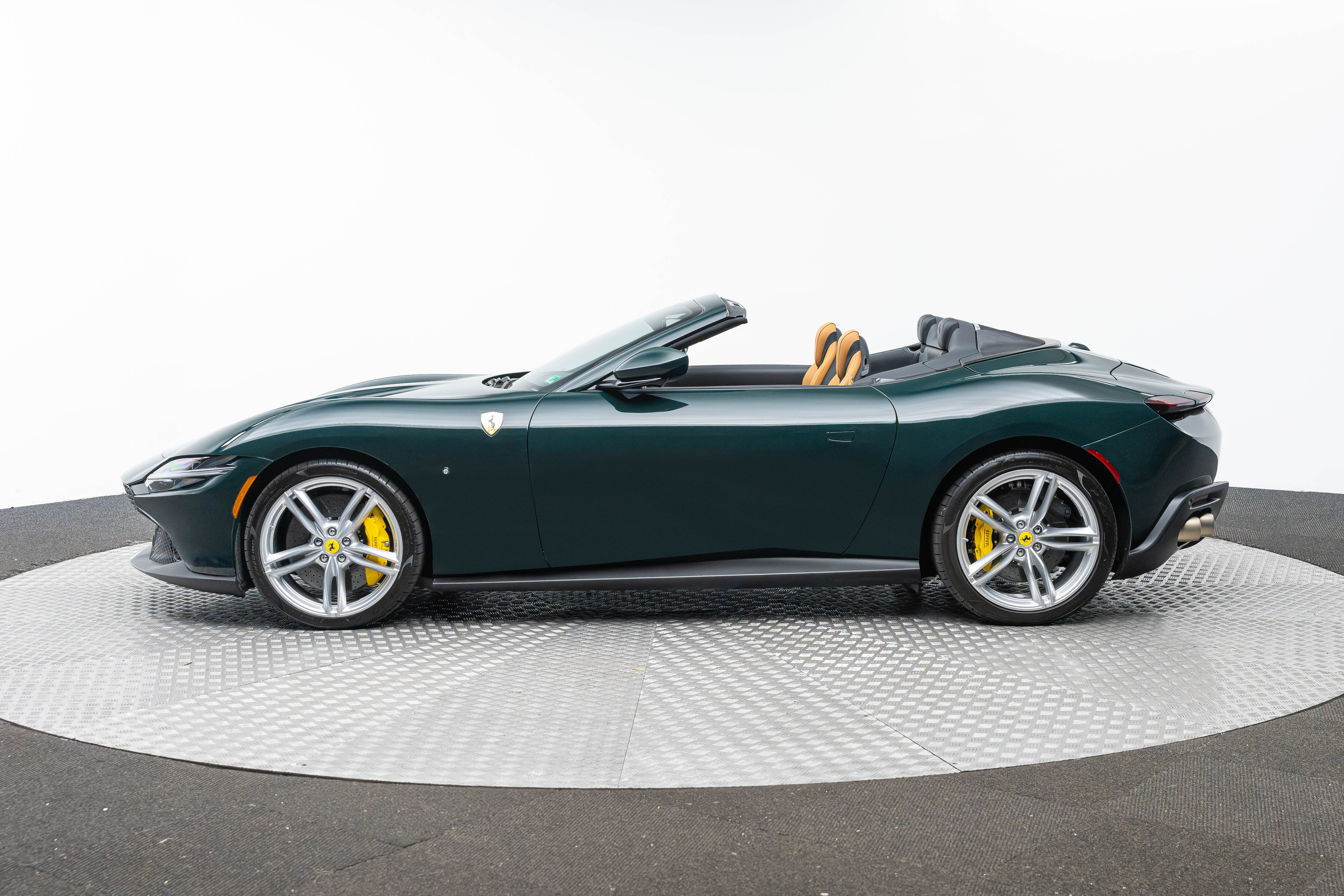 Certified 2025 Ferrari Roma Spider RWD image 2