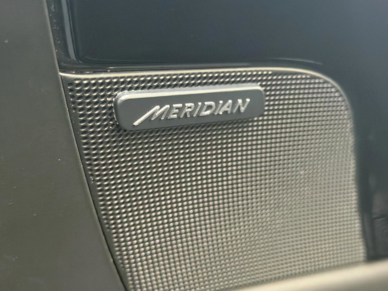 Used 2017 Jaguar XE Premium image 11