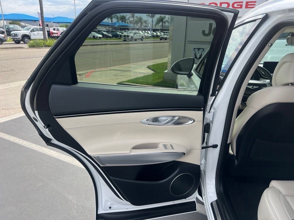 Used 2023 Genesis GV70 2.5T w/ Select Package AWD/4WD image 38