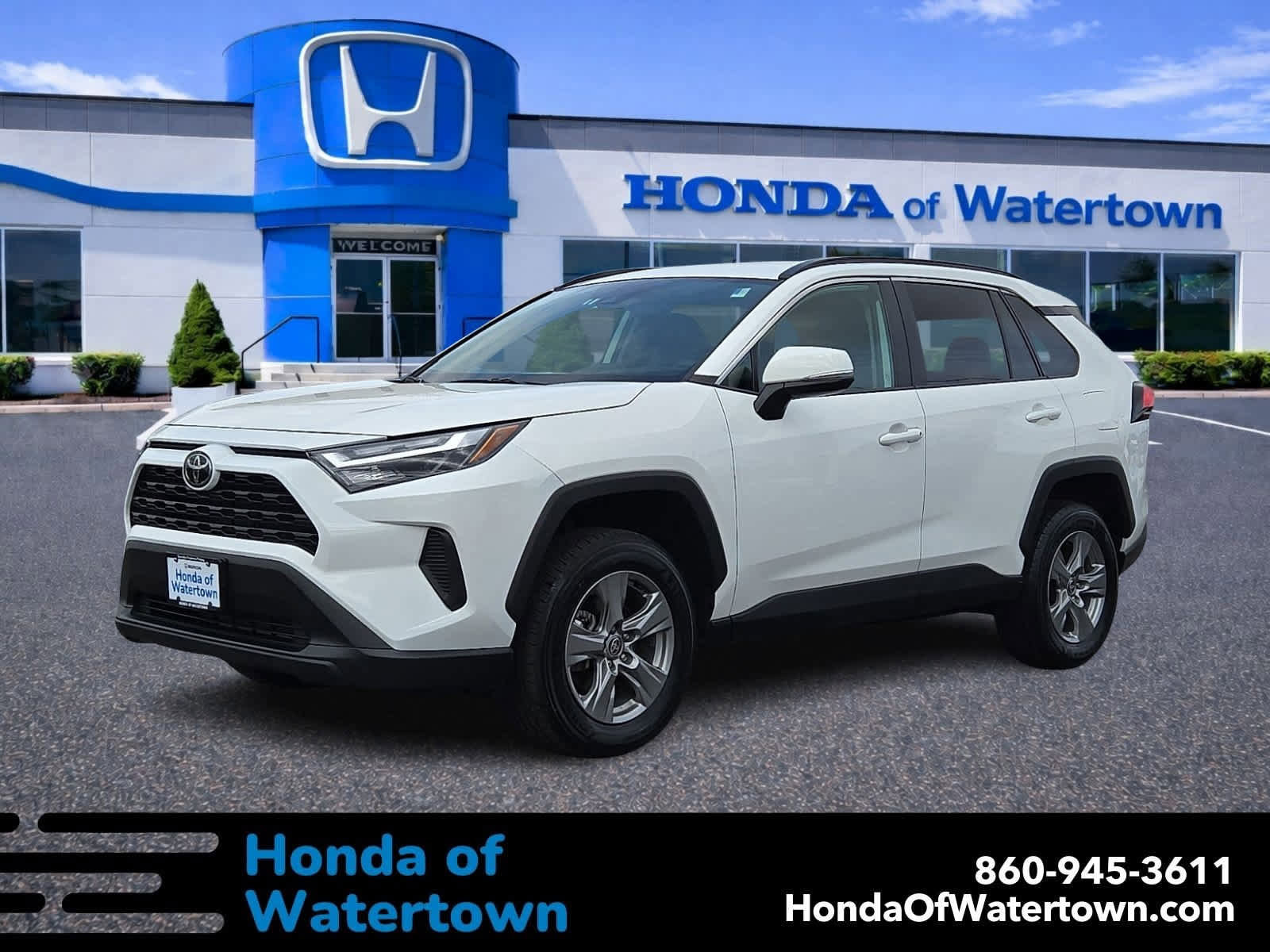 Used 2025 Toyota RAV4 XLE image 1