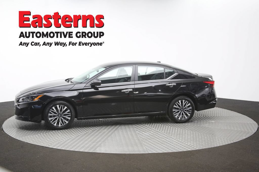 Used 2025 Nissan Altima 2.5 SV FWD image 59
