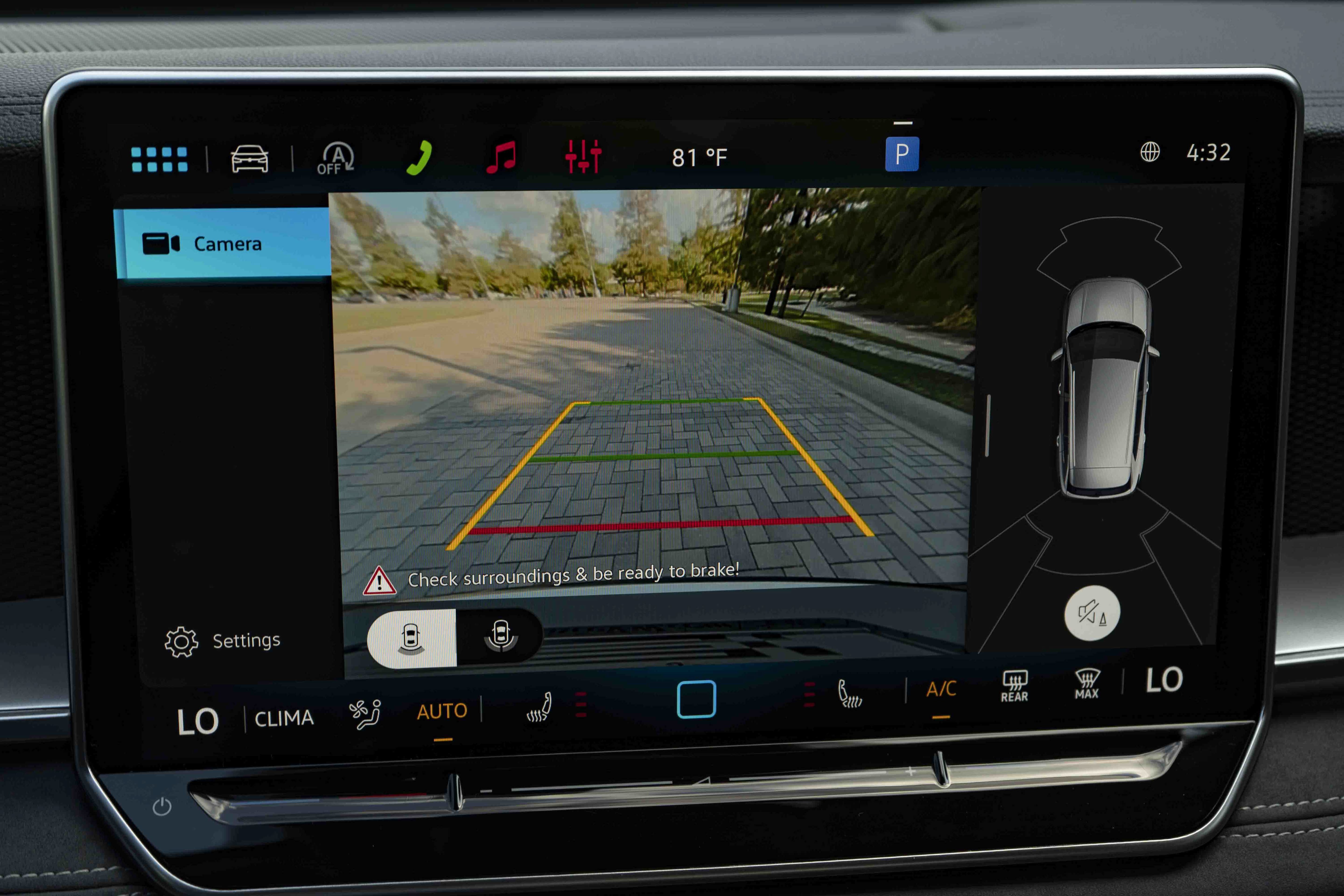 Certified 2026 Volkswagen Tiguan SE R-Line FWD image 27