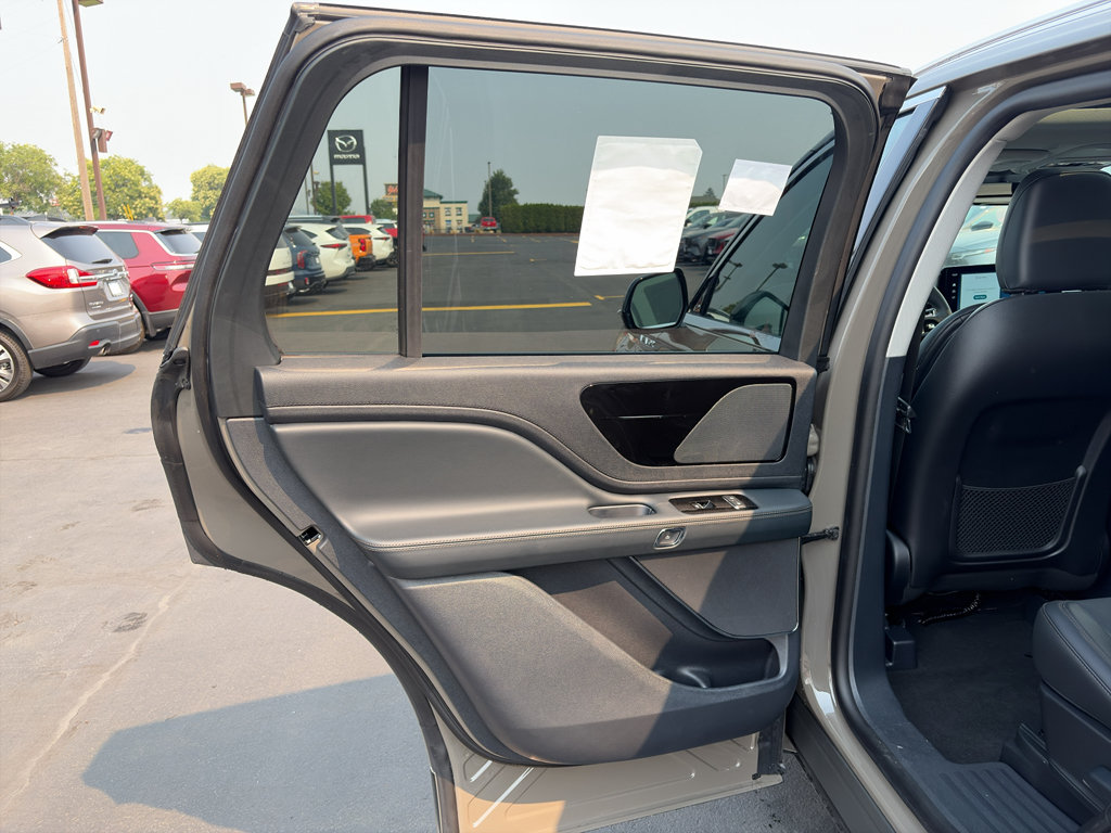 New 2026 Lincoln Aviator AWD image 12